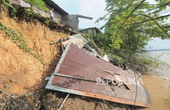 Abrasi di Sungai Batanghari Rusak Sejumlah Bangunan Rumah