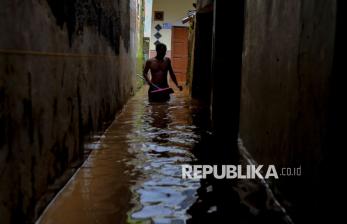 Banjir Setinggi 100 Sentimeter Rendam Permukiman Warga di Cawang Jakarta