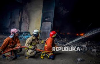 In Picture: Gudang Mainan di Tangerang Terbakar, Diduga Karena Korsleting Listrik