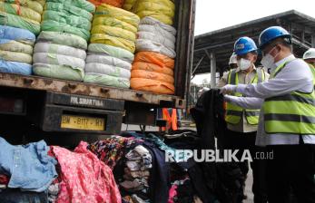 500 Balpres Pakaian Bekas Impor Dimusnahkan Petugas