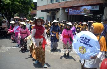 Pasar Gede Menyambut Hari Batik Nasional