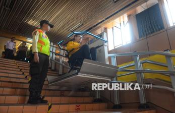 Fasilitas Lift di Stasiun Cikini Permudah Akses Warga Berkebutuhan Khusus