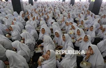 In Picture: Ribuan Santri Ikuti Uji Coba Makan Bergizi Gratis