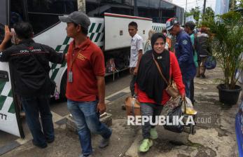 Arus Balik Lebaran, Terminal Kampung Rambutan Dipadati Penumpang