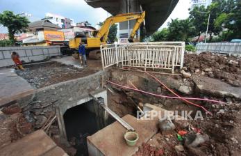 In Picture: Antisipasi Banjir, Pemkot Jakarta Selatan Bangun Sembilan Saluran Air