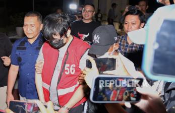 In Picture: Digiring Petugas, Ronald Tannur Kembali Mendekam di Balik Jeruji