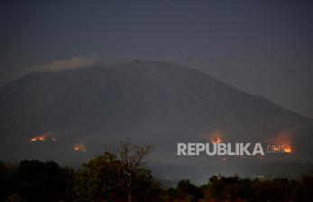 In Picture: Kebakaran Hutan Lereng Gunung Agung