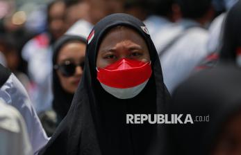 In Picture: Tak Kunjung Diberangkatkan, Puluhan Calon Pekerja Migran Gelar Aksi di Kantor KP2MI