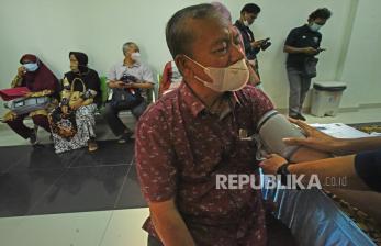 In Picture: Pemeriksaan Kesehatan Calon Jamaah Haji di RSUD Kota Serang