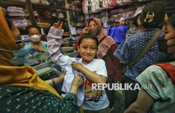 Berburu Perlengkapan Sekolah di Pasar Jatinegara