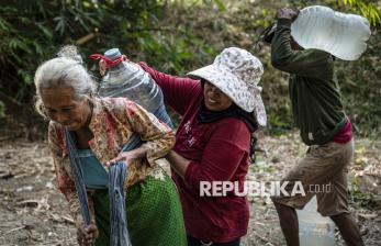 Perjuangan Warga Grobogan Mendapatkan Air di Tengah Kemarau Panjang