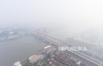 Saat Kabut Asap Selimuti Kota Palembang