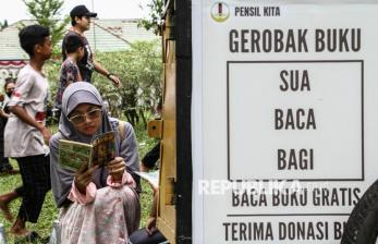 In Picture: Tingkatkan Minat Baca Lewat Gerobak Buku Keliling