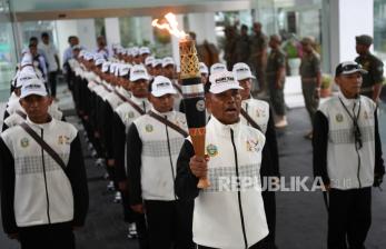 In Picture: Kirab Api PON XXI Aceh-Sumut Tiba di Medan