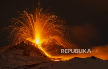 In Picture: Gunung Berapi Etna di Itali Lontarkan Lava Pijar