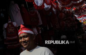 In Picture: Berburu Pernak-Pernik Kemerdekaan di Pasar Jatinegara
