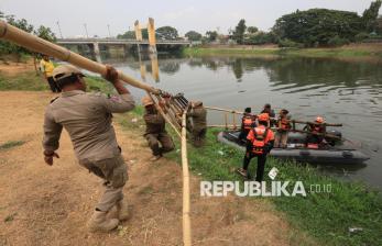 Tambang Pasir Ilegal di Sungai Brantas Kediri Dirazia Petugas