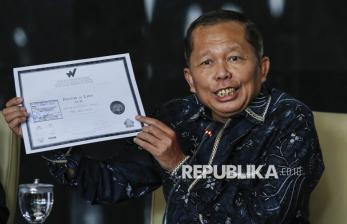 Hakim Mahkamah Konstitusi Asrul Sani Jawab Tudingan Ijazah Palsu