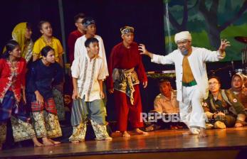 In Picture: Upaya Pelestarian Longser, Seni Teater Tradisional Jawa Barat