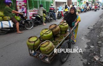 In Picture: Antrean Warga untuk Dapatkan Gas Elpiji 3 Kg Masih Terjadi di Sejumlah Daerah