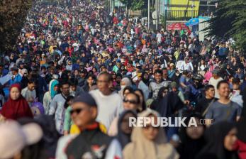 Lautan Manusia Padati Hari Bebas Kendaraan Bermotor di Margonda Depok