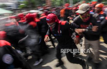 Buruh Geruduk Balai Kota DKI Jakarta