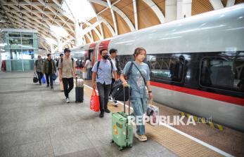 Puncak Arus Balik, 90 Persen Tiket Whoosh Ludes di Jam Keberangkatan Favorit