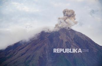 In Picture: Gunung Semeru Erupsi, Keluarkan Abu Vulkanis Setinggi 700 Meter