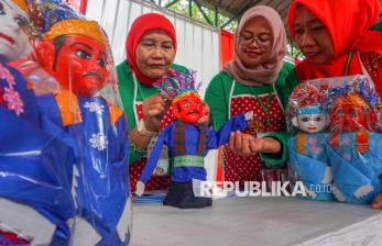 Antusiasme Emak-Emak Ikuti Pelatihan Membuat Produk Khas Betawi