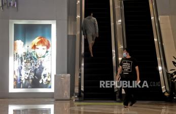 Suasana salah satu pusat perbelanjaan atau mal di Jakarta, Rabu (11/8). Pemerintah tak segan memberi sanksi pengelola mal yang melanggar protokol kesehatan setelah diberi kelonggaran untuk beroperasi pekan ini.