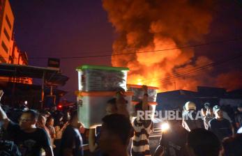 Pasar Remu Sorong Kebakaran, Ratusan Lapak Pedagang Hangus Terbakar