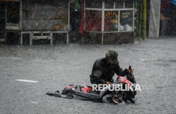 Drainase Buruk, Kawasan Kutabumi Tangerang Kerap Terendam Banjir saat Hujan Deras