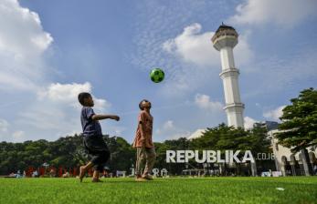 In Picture: Taman Alun-Alun Bandung Dibuka Kembali untuk Umum