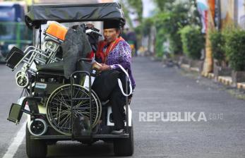 In Picture: Jamaah Calon Haji Tiba di Asrama Embarkasi Surabaya