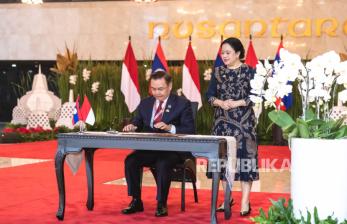  Ketua DPR RI sekaligus Presiden ASEAN Inter-Parliamentary Assembly (AIPA) 2023 Puan Maharani (kanan)  menerima kunjungan President of National Assembly of Laos, Xaysomphone Phomvihane (kiri) saat mengunjungi DPR-RI di Gedung Nusantara, Kompleks Parlemen, Senayan, Jakarta, Rabu (9/8/2023).  Dalam pertemuan bilateral itu, kedua pimpinan parlemen sepakat untuk meningkatkan kerja sama di berbagai sektor, termasuk dalam pemberantasan kejahatan transaksional.