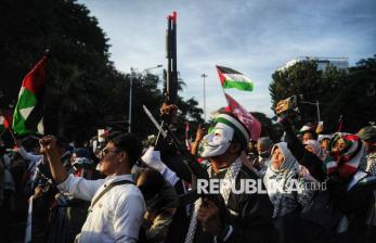 In Picture: Ratusan Massa Gelar Aksi di Kedubes AS, Kecam Serangan Terbaru Israel ke Gaza