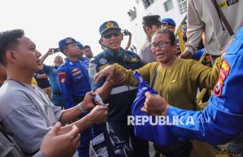 In Picture: KMP Gili Iyang Terbakar di Perairan Karang Jamuang, Ratusan Penumpang Dievakuasi