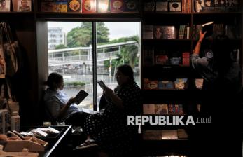 In Picture: Sensasi Membaca Buku Sambil Menikmati Kopi