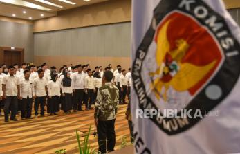 In Picture: Sukseskan Pilkada Serentak, Anggota PPK Dilantik