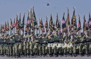 In Picture: 27.384 Prajurit dari Tiga Matra TNI Ikuti Gelar Pasukan Operasional dan Kehormatan Militer