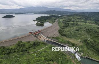 In Picture: Resmi Beroperasi, PLTA Jatigede Hasilkan 110 Megawatt Listrik