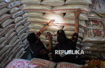 Satgas Pangan Gelar Sidak Beras Oplosan di Pasar Induk Cipinang