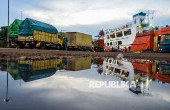 In Picture: Aktivitas Penyeberangan Truk di Merak Dipindahkan ke Pelabuhan Ciwandan dan BBJ