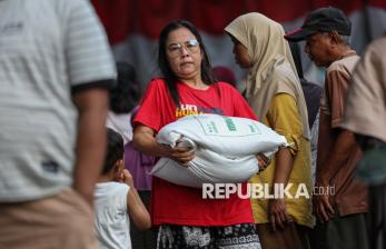 Antusiasme Warga Jakarta Terima Bantuan Pangan Pemerintah