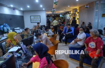Harga Terus Naik, Warga Ramai-Ramai Serbu Beli Emas untuk Investasi