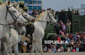 In Picture: Antusiasme Warga Saksikan Peringatan HUT ke-80 TNI