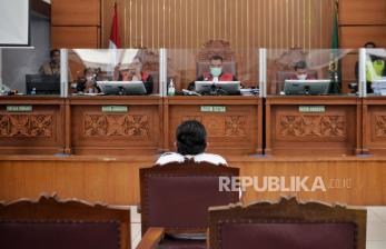 Terdakwa kasus pembunuhan Brigadir Nofriansyah Yoshua Hutabarat, Ferdy Sambo menjalani sidang pembacaan vonis di Pengadilan Negeri Jakarta Selatan, Senin (13/2/2023). Majelis hakim dijadwalkan membacakan vonis Sambo dan Putri Candrawathi. Sebelumnya Sambo dituntut hukuman penjara seumur hidup, sementara Putri penjara delapan tahun.