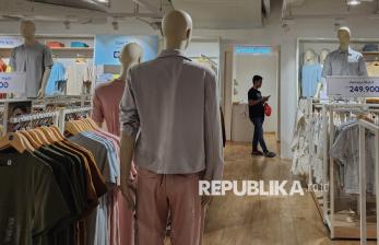 In Picture: Balada Pusat Perbelanjaan, Pengunjung Sepi dan Jarang Beli