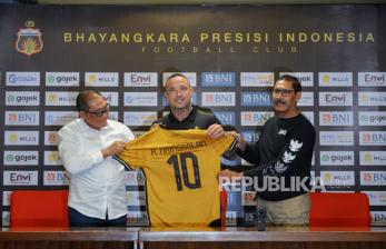 Radja Nainggolan Resmi Diperkenalkan Sebagai Pemain Bhayangkara FC