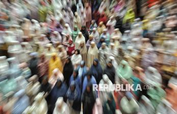 In Picture: Jamaah Padati Pelaksanaan Sholat Tarawih Pertama di Masjid Istiqlal